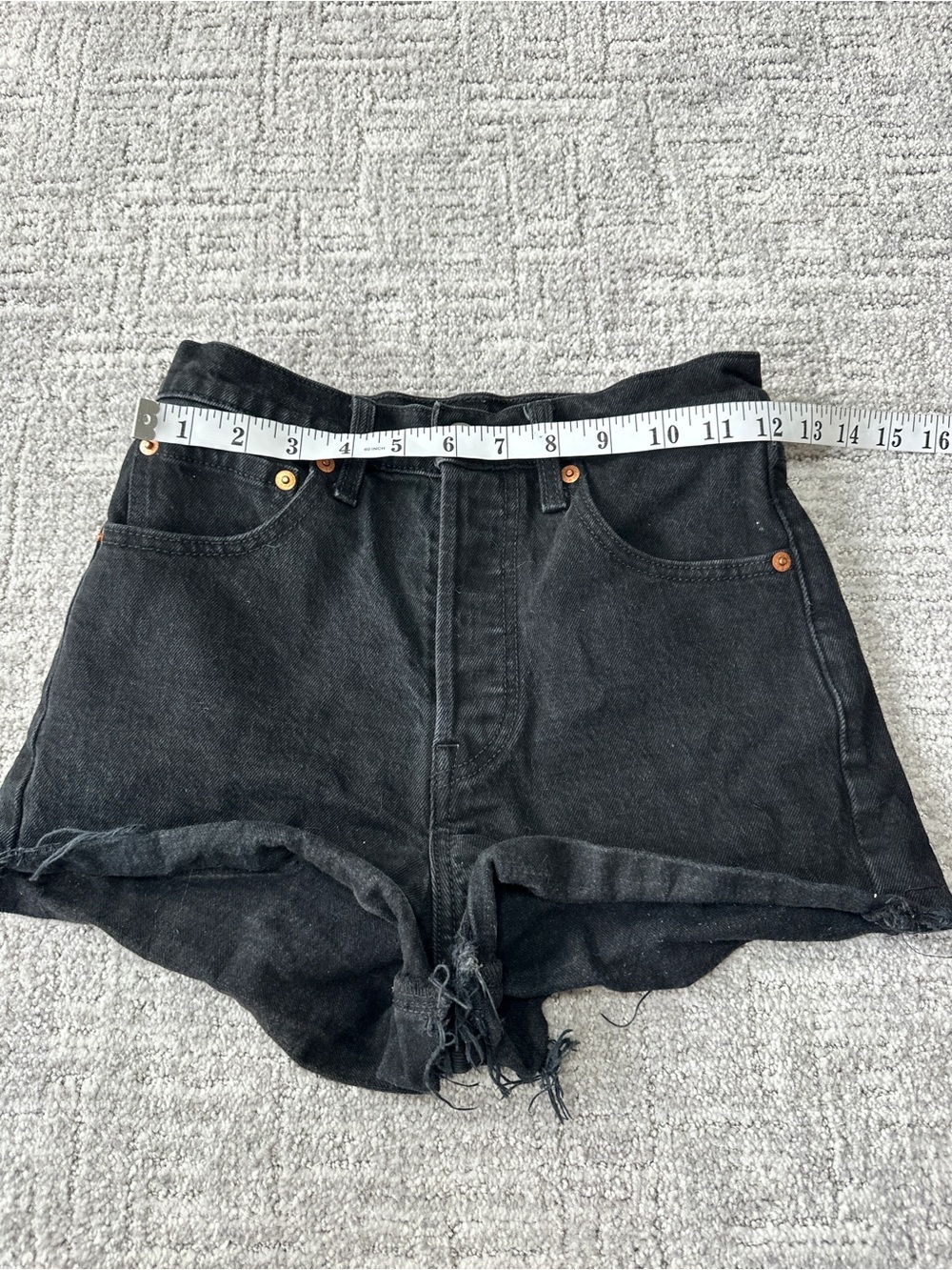 Levi’s Ribcage High-Waist Denim Shorts | Size 24 - Picture 12 of 13